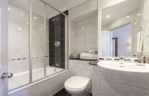 Queen's Gate Hotel | Gem Strathmore Hotel