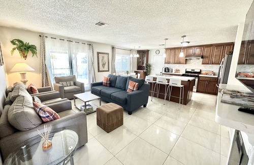 Chinatown House | Gem suite in China Town