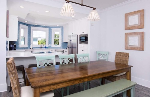 Sunnyside House | GENERATIONS BEACH HOUSE - BEACHFRONT - CARILLON BEACH - 8 Beach Lounge Chairs
