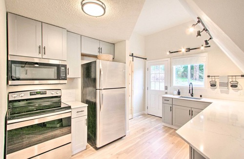 Eatonville House | Geodesic Dome House w/Scenic Views + Hot Tub