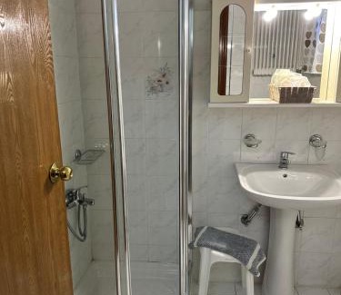 Arachova House | George Room