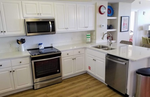 Thomas Drive Condo | Georgeous 2-Bedroom; Disc June Rates! Spect Gulf Views; Beach Chair Serv Incl.