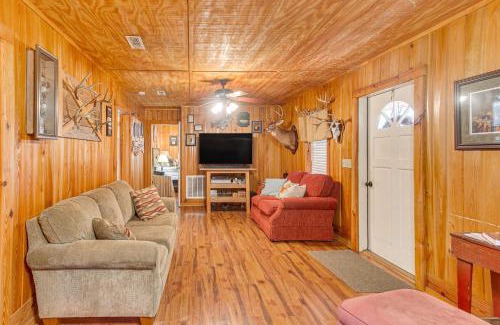 Wray House | Georgia Lakefront Cabin with Fire Pit and Grills!