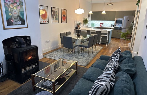 Liverpool House | Georgian holiday House-5BR+patio+free parking