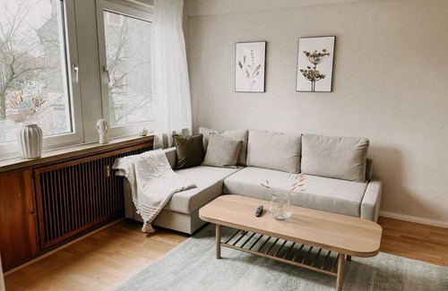 Frohnhausen Apartment | Geräumig, zentral, Messe nah! BE1R