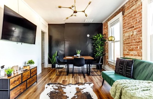 Brewery District House | German Village & Downtown | Steps to High Street | Free Parking | 5,800 Reviews