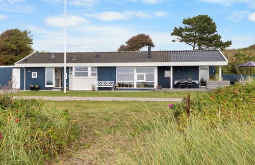 Næs House | "Gertje" - 20m from the sea by Interhome