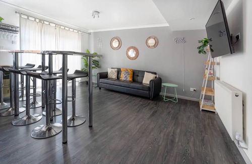 Peacehaven House | Get Away Home With Hot Tub Sleeps 6