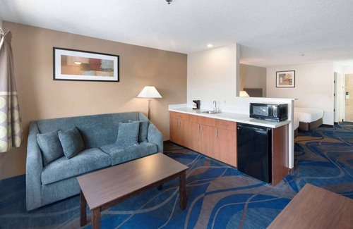 Tri-Cities Resort | Get Ready for Adventure! Located in the Heart of Kennewick! Free Breakfast!
