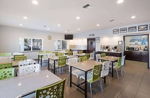 Tri-Cities Resort | Get Ready for Adventure! Located in the Heart of Kennewick! Free Breakfast!