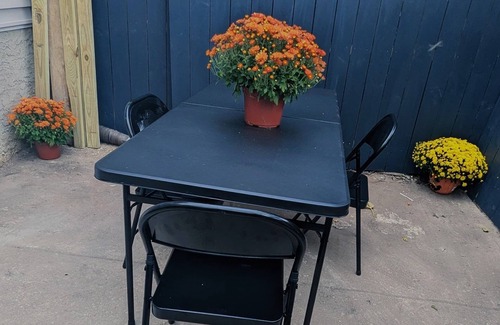 North Philadelphia West House | Getaway 2bed 1 bath minutes from art museum , Philly zoo Temple and Downtown