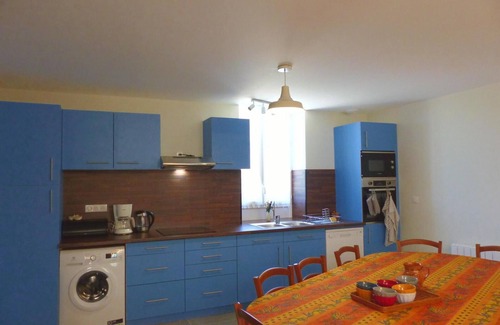 Fourilles Cottage | Getaway at rectory with garden near river