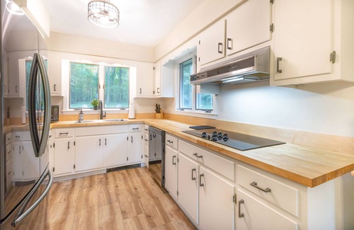 Somerset Ski Chalet | Getaway Chalet-Spacious Beautiful Retreat- Laurel Highlands-Secluded Backyard!