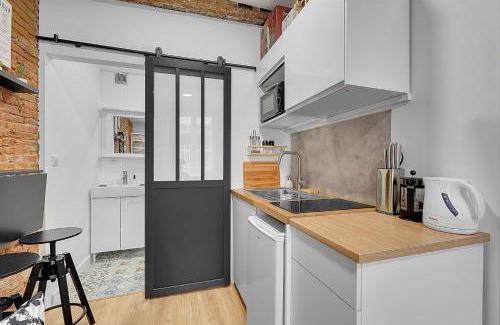 Carmes Apartment | Getaway For 2 Beautiful Studio Near The Garonne