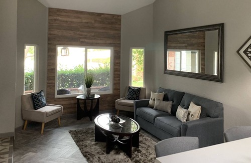 Corona House | Getaway Home! Near to Temecula nearest freeways 15 & 91 Really