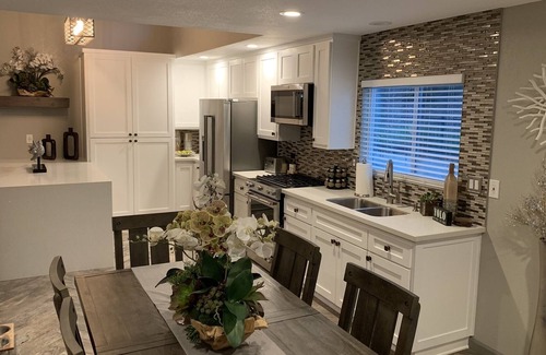 Corona House | Getaway Home! Near to Temecula nearest freeways 15 & 91 Really