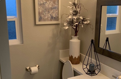 Corona House | Getaway Home! Near to Temecula nearest freeways 15 & 91 Really
