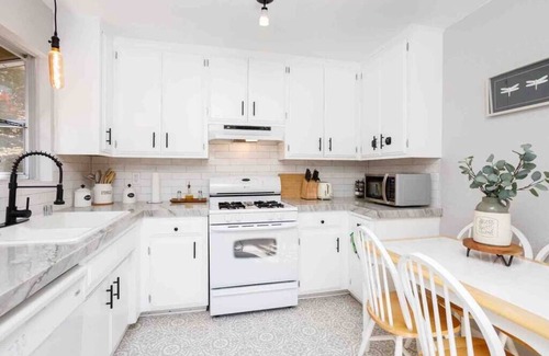 Lake Arrowhead Cabin | Getaway in Lake Arrowhead - Hot Tub, Views, Fireplace, EVchg