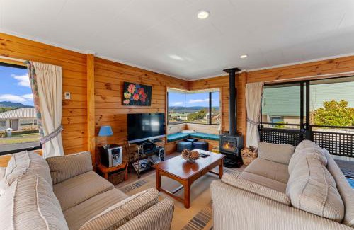 Taupo House | Getaway on Grove - Lake Taupo Holiday Home