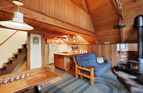 Skykomish Cabin | GetAWay Ski Cabin 13 miles to Stevens Pass, HOT TUB!