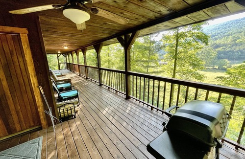 Smith Ski Chalet | "Getaway" to this private beautiful chalet.