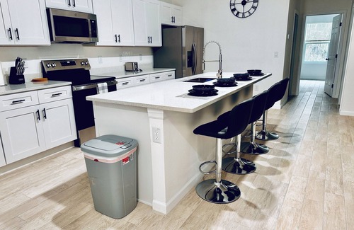 Sanford House | Getaways, your way!nSpacious & Modern 3BR, 2BA
