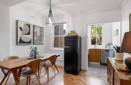 Kings Cross Apartment | Getawayz NSW - St. James, Art Deco Dream - 2 Bedder w/Aircon