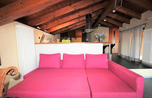 Corconio Apartment | Giglio flat with wonderful lake view and Jacuzzi.