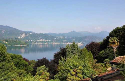 Corconio Apartment | Giglio flat with wonderful lake view and Jacuzzi.