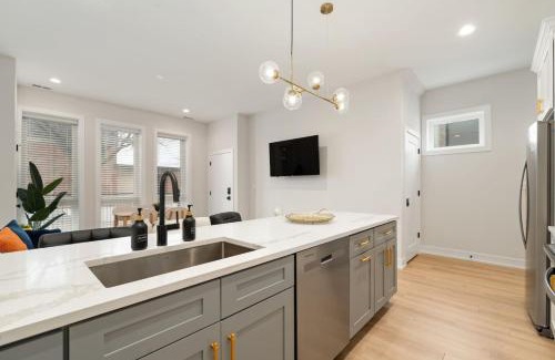 Bronzeville Apartment | Gilean Urban Retreat