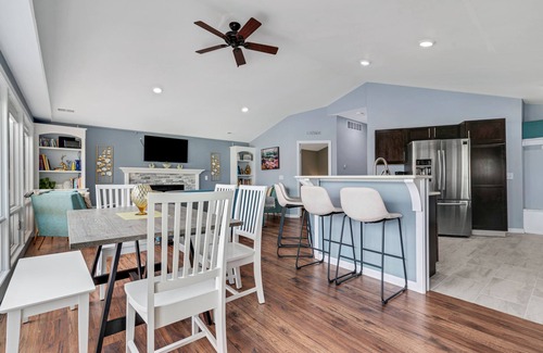 Jackson Cottage | Gilletts Lake Getaway: Central Heating, Comfort & City Adventures Await