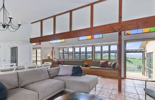 Matakana House | GILLMAN VINEYARD - MATAKANA HOLIDAY HOME, family friendly in Matakana