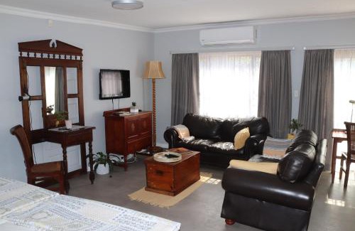 White River Apartment | Giraffe's Rest, Self Catering Studio Apartment