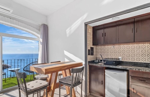 South Shore Hotel Area Apartment | Girasol 1001: Playa Gemelas Beachfront Suite