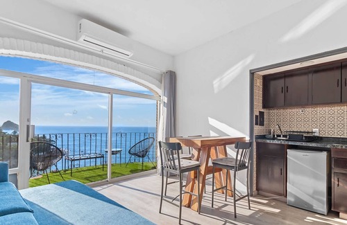 South Shore Hotel Area Apartment | Girasol 1001: Playa Gemelas Beachfront Suite