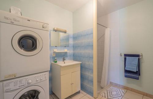 La Gripperie-Saint-Symphorien House | Gite de Groupe piscine intérieure