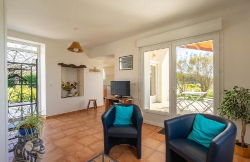 La Gripperie-Saint-Symphorien House | Gite Piscine Intérieure