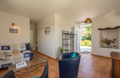 La Gripperie-Saint-Symphorien House | Gite Piscine Intérieure