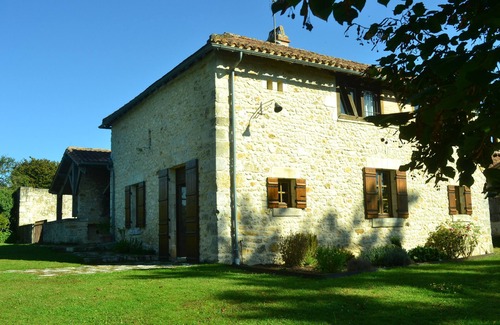 Saint-Martin-de-Fressengeas House | Gites de la Baine: square house and fenestrous