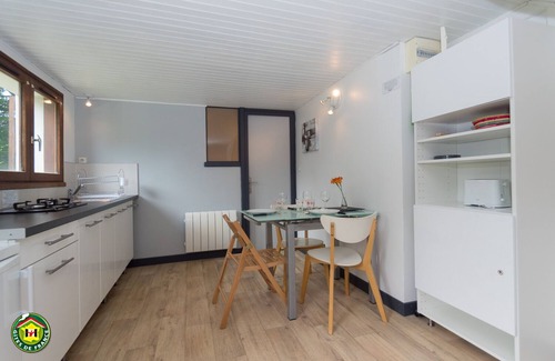 Brie-et-Angonnes Cottage | Gîte 25 m2 duplex, on the ground floor, in an autonomous building.