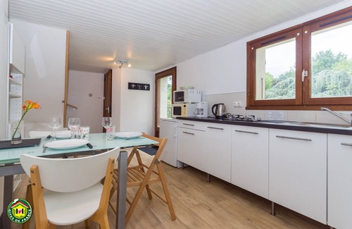 Brie-et-Angonnes Cottage | Gîte 25 m2 duplex, on the ground floor, in an autonomous building.