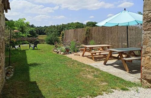 Oradour-sur-Glane House | Gite 3 chambres, 2 à 10 pers et jardin clôturé