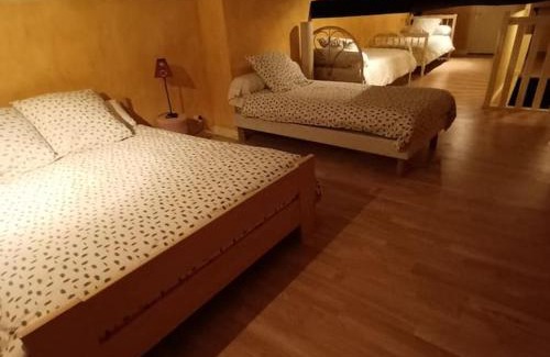 Oradour-sur-Glane House | Gite 3 chambres, 2 à 10 pers et jardin clôturé