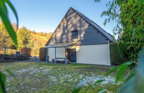 Besse-en-Chandesse Cottage | GÎTE 3 STARS, BESSE & ST-ANASTAISE, Theme: SKIING, HIKING, VISITS, FISHING