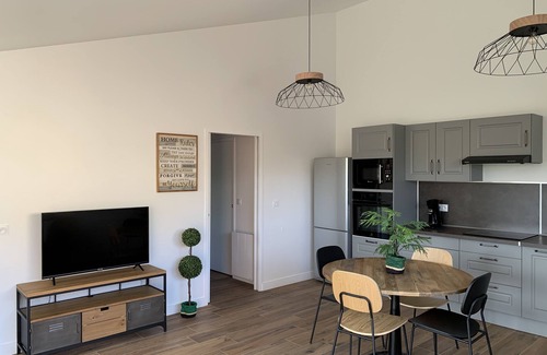 Grosbreuil House | Gîte 50m2 with enclosed garden, dog welcome, 15 mn from beaches, king size bed