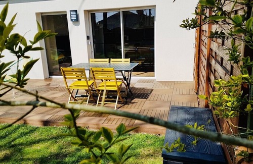 Grosbreuil House | Gîte 50m2 with enclosed garden, dog welcome, 15 mn from beaches, king size bed