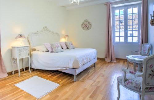 Saint-Jean-de-Cole Apartment | Gite Authentique, Village Classé