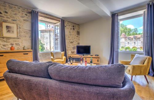 Saint-Jean-de-Cole Apartment | Gite Authentique, Village Classé
