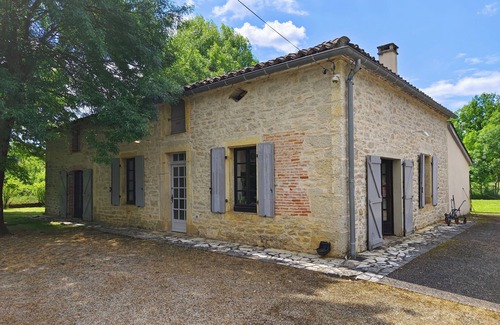 Septfonds House | Gite Bacquiès - with enclosed garden and heated swimming pool