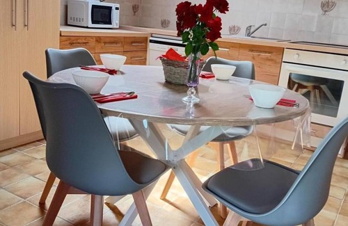 Bransat Cottage | Gîte Barbery in Bransat - Rustic Charm and Comfort for 4 People